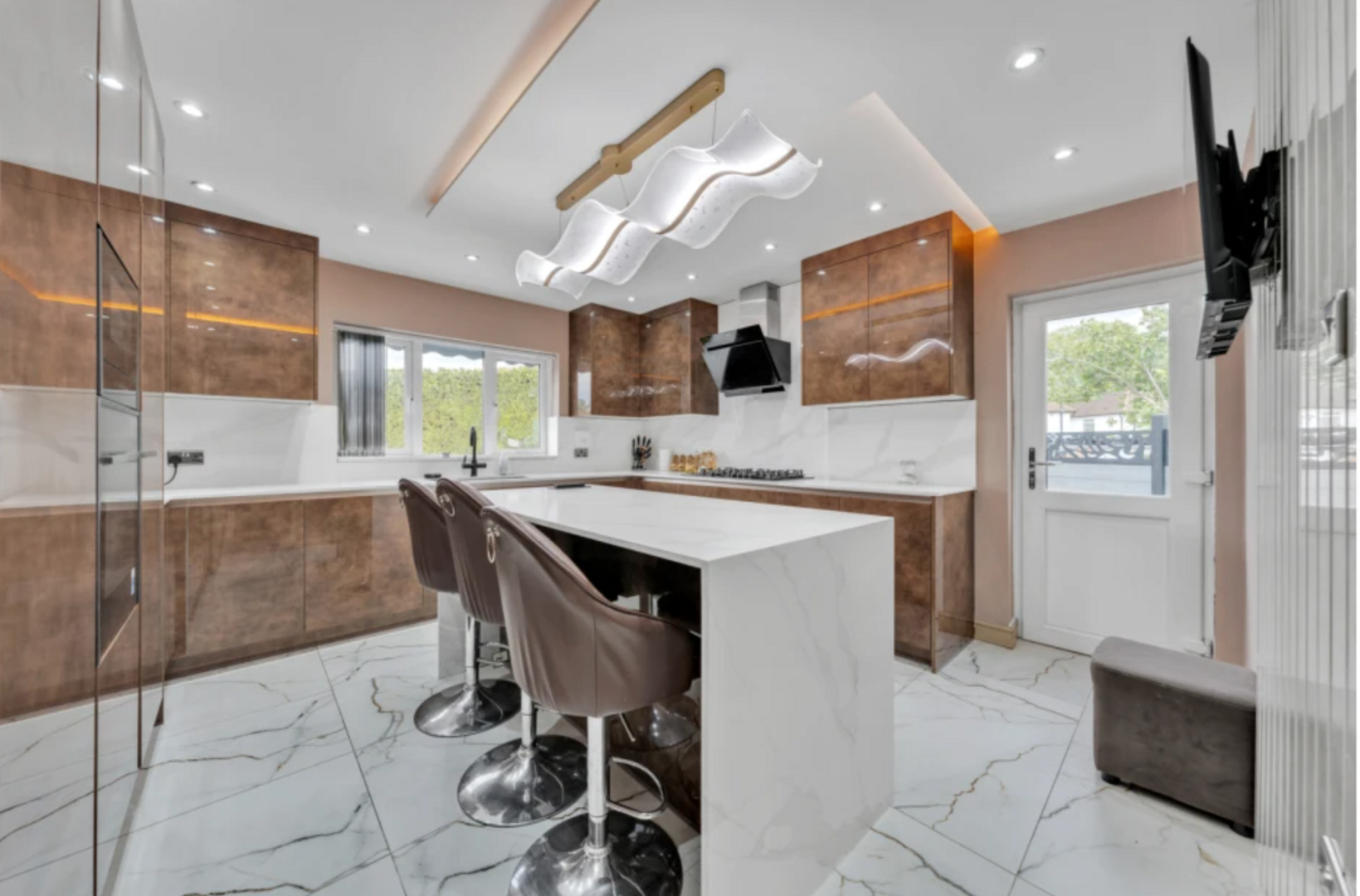 4 bed property in Wolsey Close, Southall